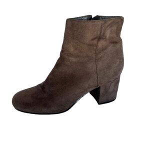 Marc Fisher MFWYLLOW round toe brown faux suede ankle block women’s boots size 7